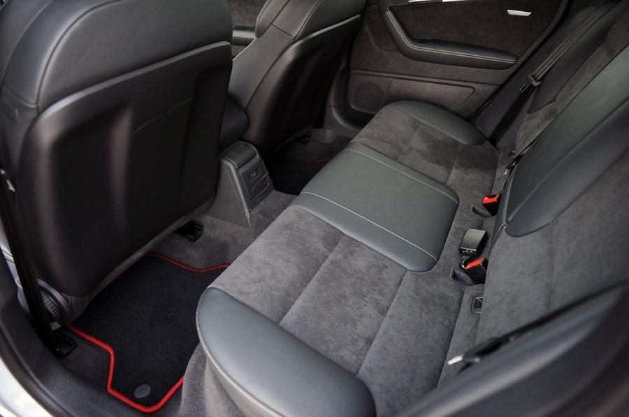 Интерьер Audi A3 Sportback e-tron (8V) 2012 года  (NA) (фото 21 из 28)
